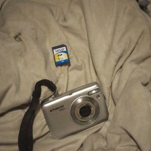 Polaroid Camera With The SD CARD NEW BATTERIES AAA AND CHARGER